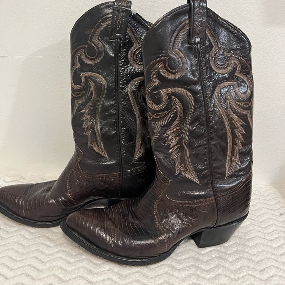 Tony Lama Other - Tony Lama cowboy boots size 7 1/2 E brown color